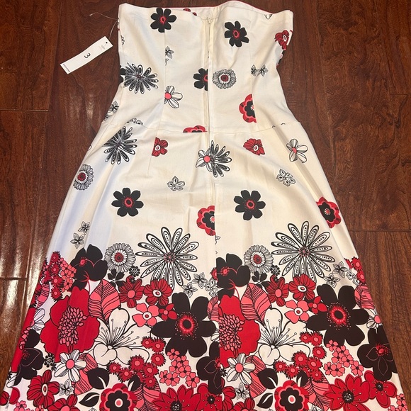Teeze Me bold floral strapless White/black/red/pink artsy mini Dress size 3 - Picture 3 of 3